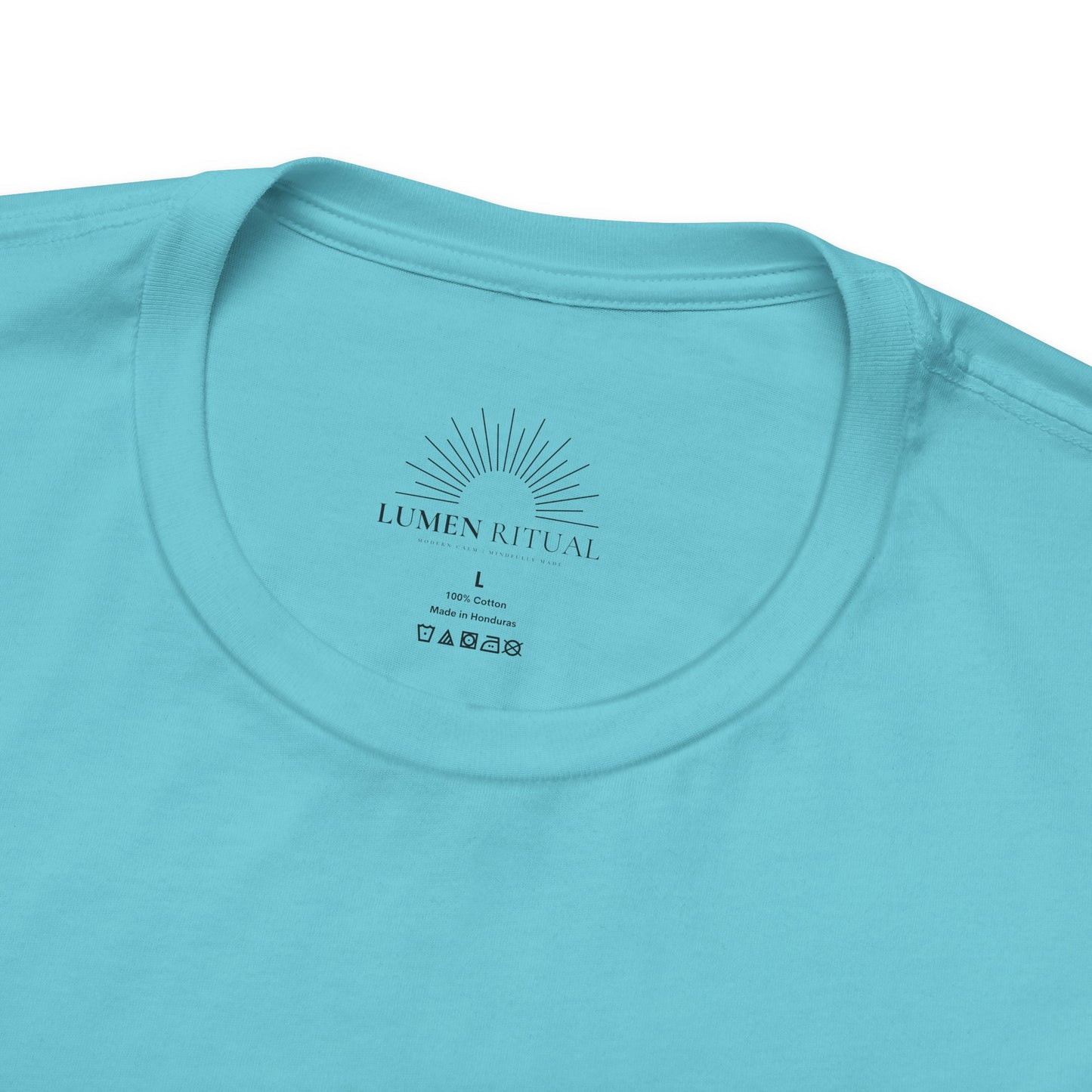 Artistic Feather T-Shirt | Unisex Short Sleeve Tee for Nature Lovers | Casual Wear, Gift for Men/Women, Boho Style, Outdoor Activities